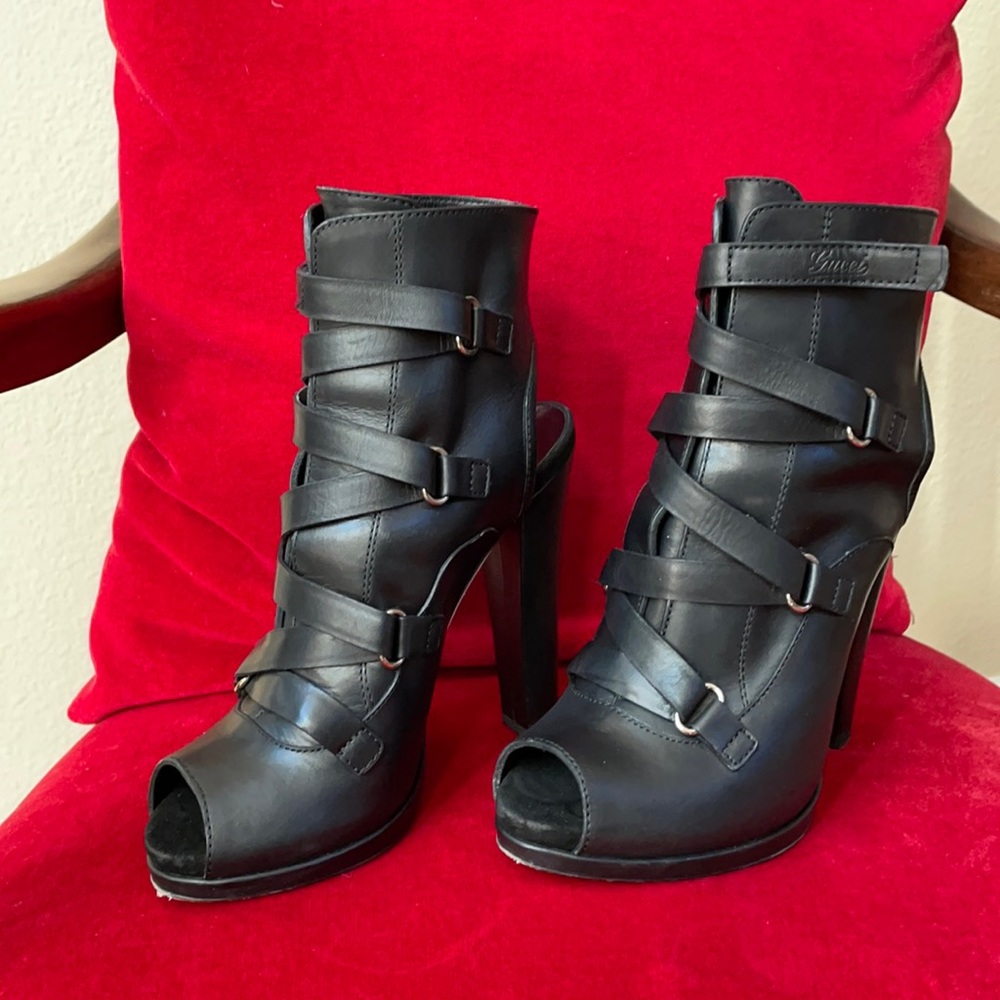 Beautiful almost new Gucci open toe boots